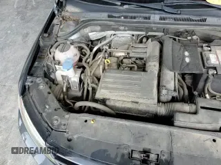 ✅ 2017 Volkswagen Jetta S • VIN: 3VW2B7AJ7HM331845 • Lot: 69288365. Wystawiony na Copart z przebiegiem 104 206 mil. Bezpłatny archiwum sprzedaży aukcyjnych z USA i szczegółowy raport historii pojazdu na DreamBid. Zdjęcie 13.