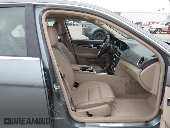 ✅ 2012 Mercedes-Benz C 250 Sport • VIN: WDDGF4HB3CA598437 • Лот: 44912094. Опубліковано раніше на IAAI з пробігом 175 309 миль. Безкоштовний доступ до архіву аукціонних продажів зі США та докладний звіт про історію автомобіля на DreamBid. Зображення 5.