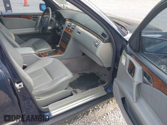 ✅ 1998 Mercedes-Benz E 320 • VIN: WDBJF65FXWA642827 • Lot: 42696855. Wystawiony na IAAI z przebiegiem 162 593 mil. Bezpłatny archiwum sprzedaży aukcyjnych z USA i szczegółowy raport historii pojazdu na DreamBid. Zdjęcie 5.
