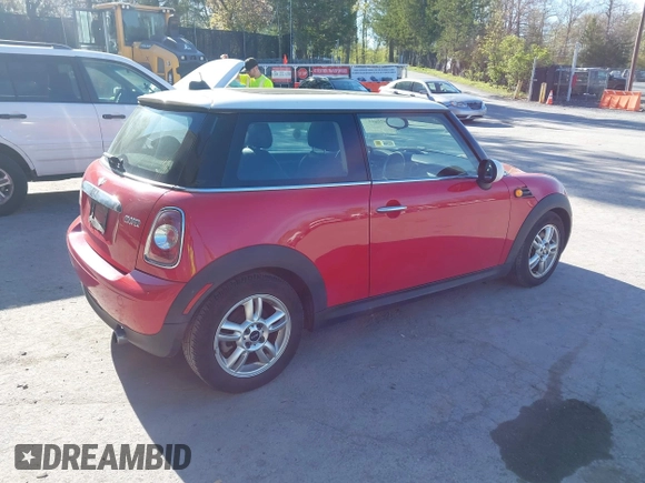 ✅ 2013 MINI Hardtop • VIN: WMWSU3C56DT548074 • Lot: 44982017. Wystawiony na IAAI z przebiegiem 71 710 mil. Bezpłatny archiwum sprzedaży aukcyjnych z USA i szczegółowy raport historii pojazdu na DreamBid. Zdjęcie 4.