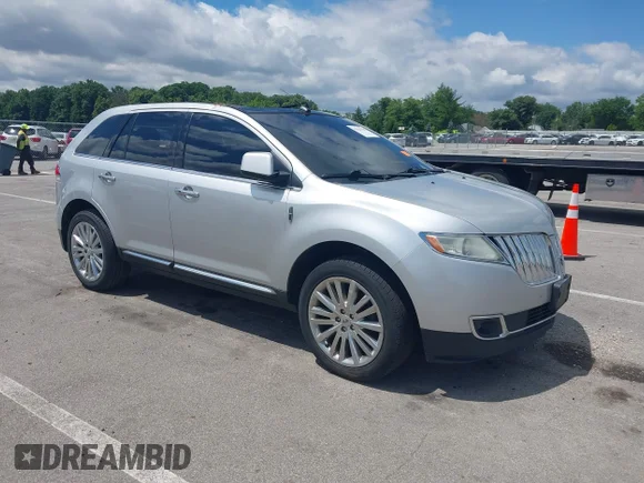 ✅ 2011 Lincoln MKX • VIN: 2LMDJ8JK9BBJ16876 • Lot: 45424250. Wystawiony na IAAI z przebiegiem 261 274 mil. Bezpłatny archiwum sprzedaży aukcyjnych z USA i szczegółowy raport historii pojazdu na DreamBid. Zdjęcie 1.