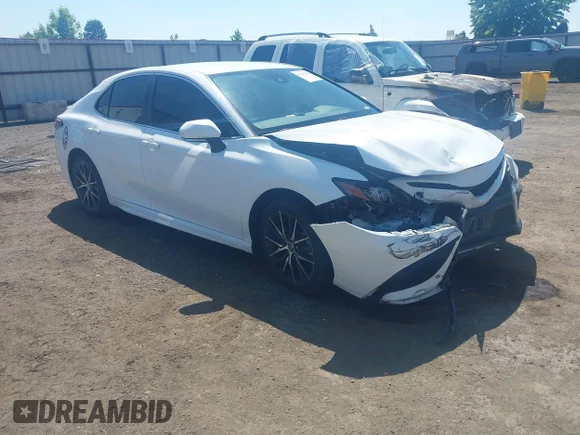 ✅ 2022 Toyota Camry SE • VIN: 4T1G11AK8NU669470 • Лот: 45243150. Опубликован ранее на IAAI с пробегом 71 597 миль. Бесплатный доступ к архиву аукционных продаж из США и подробный отчёт об истории автомобиля на DreamBid. Изображение 1.