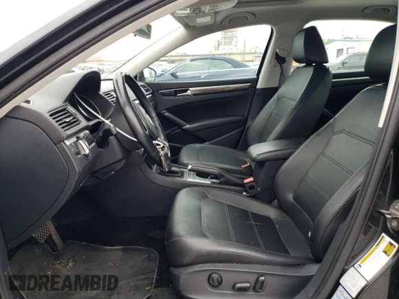 ✅ 2017 Volkswagen Passat SE • VIN: 1VWBT7A38HC029724 • Lot: 46027433. Wystawiony na Copart z przebiegiem 93 511 mil. Bezpłatny archiwum sprzedaży aukcyjnych z USA i szczegółowy raport historii pojazdu na DreamBid. Zdjęcie 7.