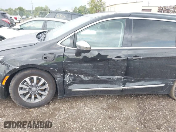 ✅ 2020 Chrysler Pacifica Hybrid Limited • VIN: 2C4RC1N76LR287591 • Lot: 43288118. Listed on IAAI with 85,842 mi. Free auction sales archive from the USA and detailed vehicle history report at DreamBid. Image 6.