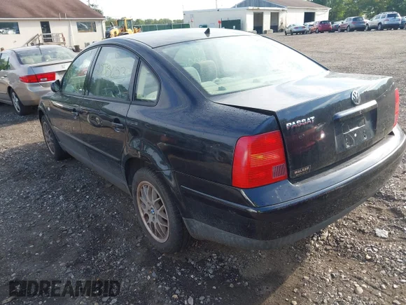 ✅ 2000 Volkswagen Passat GLS • VIN: WVWMA23B2YE127418 • Lot: 43122058. Wystawiony na IAAI z przebiegiem Nie podano. Bezpłatny archiwum sprzedaży aukcyjnych z USA i szczegółowy raport historii pojazdu na DreamBid. Zdjęcie 3.