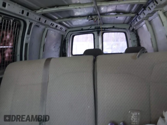 ✅ 2008 Chevrolet Express Cargo • VIN: 1GCGG25C581129690 • Lot: 41541035. Wystawiony na IAAI z przebiegiem 328 651 mil. Bezpłatny archiwum sprzedaży aukcyjnych z USA i szczegółowy raport historii pojazdu na DreamBid. Zdjęcie 8.