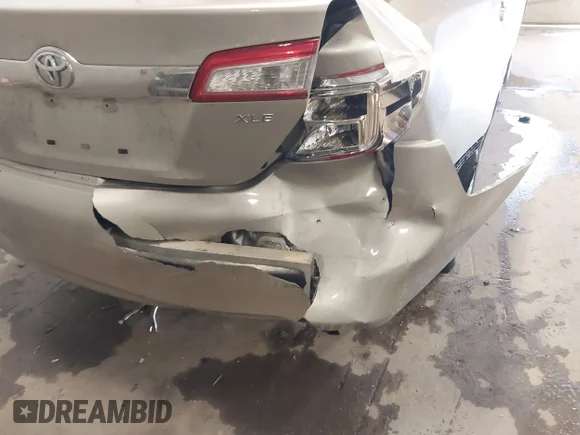 ✅ 2013 Toyota Camry XLE • VIN: 4T4BF1FK7DR302049 • Lot: 44060061. Wystawiony na IAAI z przebiegiem 359 004 mil. Bezpłatny archiwum sprzedaży aukcyjnych z USA i szczegółowy raport historii pojazdu na DreamBid. Zdjęcie 6.