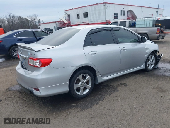 ✅ 2011 Toyota Corolla S • VIN: 2T1BU4EE7BC608745 • Lot: 44129592. Wystawiony na IAAI z przebiegiem 157 745 mil. Bezpłatny archiwum sprzedaży aukcyjnych z USA i szczegółowy raport historii pojazdu na DreamBid. Zdjęcie 4.