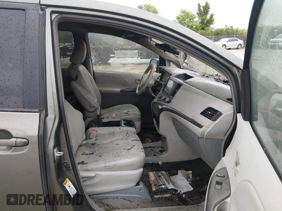 ✅ 2011 Toyota Sienna LE • VIN: 5TDKK3DC6BS045601 • Lot: 45422373. Wystawiony na IAAI z przebiegiem Nie podano. Bezpłatny archiwum sprzedaży aukcyjnych z USA i szczegółowy raport historii pojazdu na DreamBid. Zdjęcie 5.