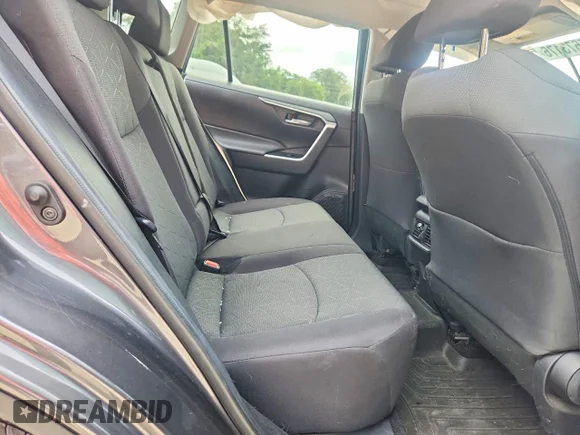 ✅ 2021 Toyota RAV4 XLE • VIN: 2T3W1RFV8MC138192 • Lot: 55673176. Wystawiony na Copart z przebiegiem 114 573 mil. Bezpłatny archiwum sprzedaży aukcyjnych z USA i szczegółowy raport historii pojazdu na DreamBid. Zdjęcie 11.