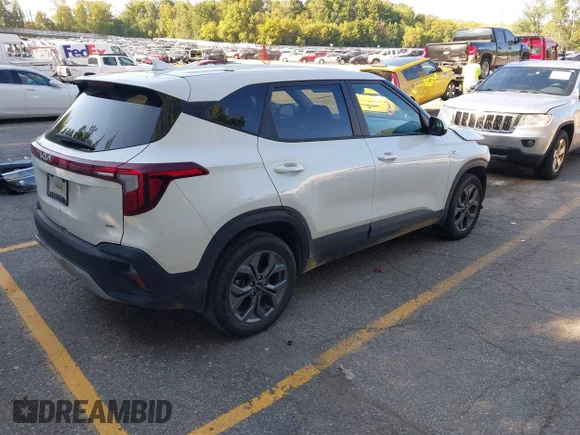 ✅ 2024 Kia Seltos LX • VIN: KNDEPCAA3R7609937 • Лот: 43206168. Опубліковано раніше на IAAI з пробігом 22 720 миль. Безкоштовний доступ до архіву аукціонних продажів зі США та докладний звіт про історію автомобіля на DreamBid. Зображення 4.
