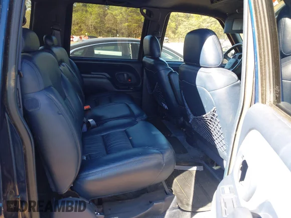 ✅ 1998 Chevrolet Suburban • VIN: 3GNGC26J8WG101087 • Lot: 43582718. Wystawiony na IAAI z przebiegiem 719 930 mil. Bezpłatny archiwum sprzedaży aukcyjnych z USA i szczegółowy raport historii pojazdu na DreamBid. Zdjęcie 8.