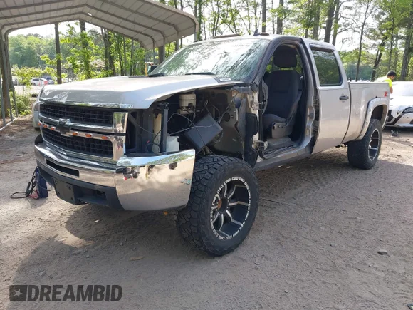✅ 2009 Chevrolet Silverado 2500HD LT • VIN: 1GCHK53K89F115396 • Lot: 42130649. Wystawiony na IAAI z przebiegiem 225 590 mil. Bezpłatny archiwum sprzedaży aukcyjnych z USA i szczegółowy raport historii pojazdu na DreamBid. Zdjęcie 2.