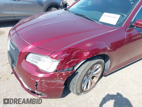 ✅ 2016 Chrysler 300 Anniversary Edition • VIN: 2C3CCAAG0GH273780 • Lot: 43204300. Wystawiony na IAAI z przebiegiem 138 407 mil. Bezpłatny archiwum sprzedaży aukcyjnych z USA i szczegółowy raport historii pojazdu na DreamBid. Zdjęcie 6.