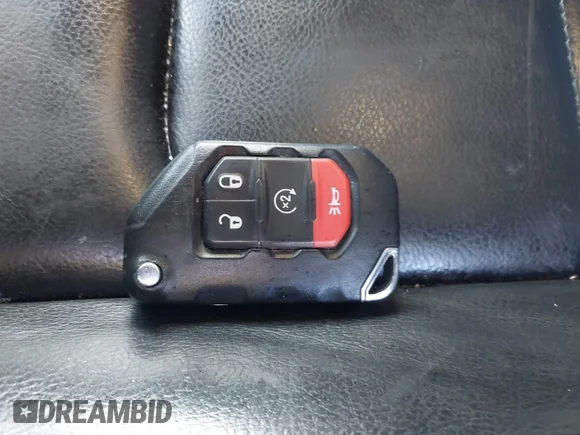 ✅ 2022 Jeep Wrangler Unlimited Sahara Altitude • VIN: 1C4HJXEG1NW104435 • Lot: 44121749. Wystawiony na IAAI z przebiegiem 131 760 mil. Bezpłatny archiwum sprzedaży aukcyjnych z USA i szczegółowy raport historii pojazdu na DreamBid. Zdjęcie 11.