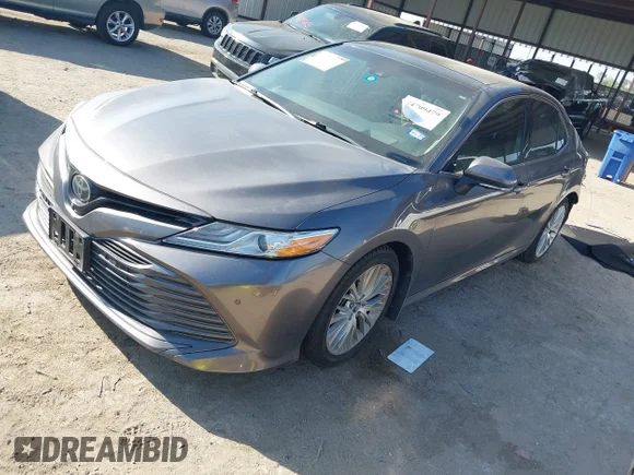 ✅ 2018 Toyota Camry LE • VIN: 4T1B11HK9JU034901 • Lot: 44709479. Wystawiony na IAAI z przebiegiem 34 945 mil. Bezpłatny archiwum sprzedaży aukcyjnych z USA i szczegółowy raport historii pojazdu na DreamBid. Zdjęcie 2.