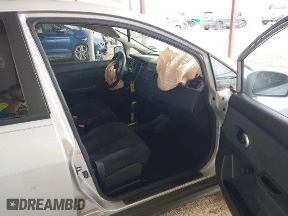 ✅ 2009 Nissan Versa SL FE+ • VIN: 3N1BC13E29L352027 • Lot: 45173165. Wystawiony na IAAI z przebiegiem 91 595 mil. Bezpłatny archiwum sprzedaży aukcyjnych z USA i szczegółowy raport historii pojazdu na DreamBid. Zdjęcie 5.