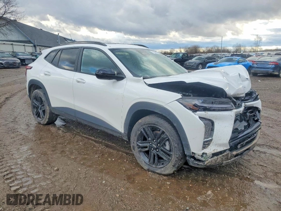 ✅ 2024 Chevrolet Trax ACTIV • VIN: KL77LKE28RC034580 • Lot: 72214775. Wystawiony na Copart z przebiegiem 27 795 mil. Bezpłatny archiwum sprzedaży aukcyjnych z USA i szczegółowy raport historii pojazdu na DreamBid. Zdjęcie 4.