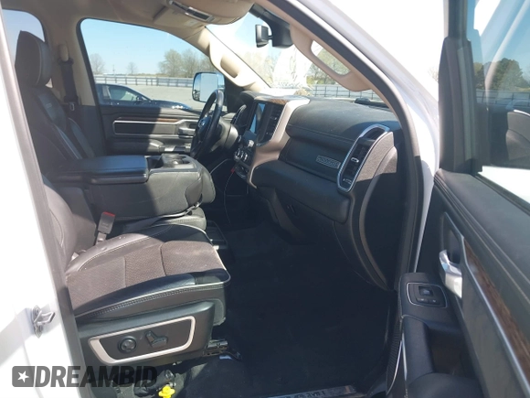 ✅ 2020 Ram 1500 Laramie • VIN: 1C6SRFRT5LN279572 • Lot: 41854832. Wystawiony na IAAI z przebiegiem 105 128 mil. Bezpłatny archiwum sprzedaży aukcyjnych z USA i szczegółowy raport historii pojazdu na DreamBid. Zdjęcie 5.
