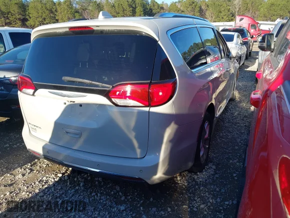 ✅ 2017 Chrysler Pacifica Touring L Plus • VIN: 2C4RC1EG3HR614312 • Лот: 40555793. Опубліковано раніше на IAAI з пробігом 129 885 миль. Безкоштовний доступ до архіву аукціонних продажів зі США та докладний звіт про історію автомобіля на DreamBid. Зображення 4.