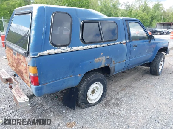 ✅ 1986 Toyota Pickup SR5 • VIN: JT4RN63R4G0005251 • Lot: 42190385. Wystawiony na IAAI z przebiegiem 157 809 mil. Bezpłatny archiwum sprzedaży aukcyjnych z USA i szczegółowy raport historii pojazdu na DreamBid. Zdjęcie 4.