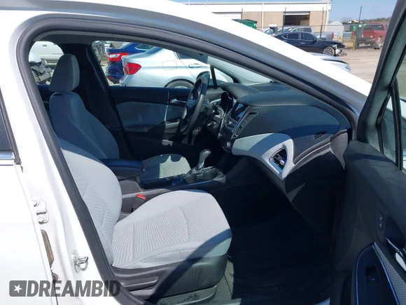 ✅ 2019 Chevrolet Cruze LT • VIN: 1G1BE5SM7K7122848 • Lot: 44578666. Wystawiony na IAAI z przebiegiem 139 262 mil. Bezpłatny archiwum sprzedaży aukcyjnych z USA i szczegółowy raport historii pojazdu na DreamBid. Zdjęcie 5.