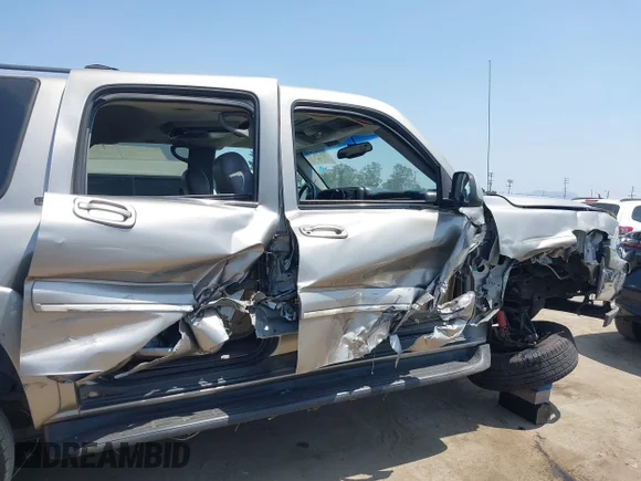 ✅ 2003 Chevrolet Suburban LS • VIN: 3GNFK16T83G300551 • Lot: 45002812. Listed on IAAI with 224,151 mi. Free auction sales archive from the USA and detailed vehicle history report at DreamBid. Image 6.