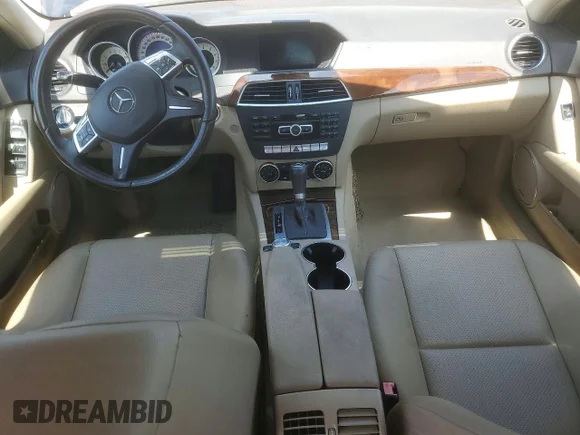 ✅ 2014 Mercedes-Benz C 250 Sport • VIN: WDDGF4HB5EG248596 • Лот: 85460745. Опубліковано раніше на Copart з пробігом Не вказано. Безкоштовний доступ до архіву аукціонних продажів зі США та докладний звіт про історію автомобіля на DreamBid. Зображення 8.