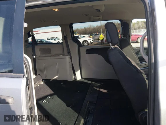 ✅ 2019 Dodge Grand Caravan SE • VIN: 2C4RDGBG6KR599509 • Lot: 44245078. Wystawiony na IAAI z przebiegiem 137 594 mil. Bezpłatny archiwum sprzedaży aukcyjnych z USA i szczegółowy raport historii pojazdu na DreamBid. Zdjęcie 8.