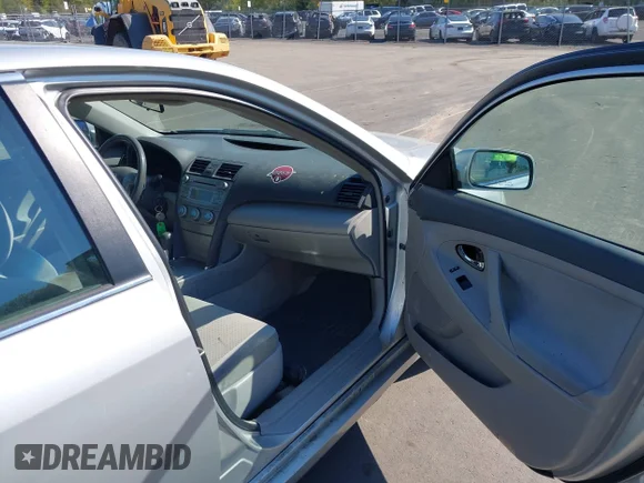 ✅ 2008 Toyota Camry LE • VIN: 4T1BE46K78U261667 • Lot: 45032556. Wystawiony na IAAI z przebiegiem 218 821 mil. Bezpłatny archiwum sprzedaży aukcyjnych z USA i szczegółowy raport historii pojazdu na DreamBid. Zdjęcie 5.