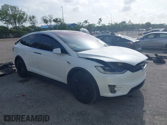 ✅ 2017 Tesla Model X 90D • VIN: 5YJXCAE29HF077467 • Лот: 42592558. Опубликован ранее на IAAI с пробегом 84 589 миль. Бесплатный доступ к архиву аукционных продаж из США и подробный отчёт об истории автомобиля на DreamBid. Изображение 1.