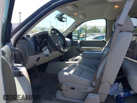 ✅ 2008 GMC Sierra 2500HD SLE1 • VIN: 1GTHC29638E215349 • Lot: 44810533. Wystawiony na IAAI z przebiegiem 181 503 mil. Bezpłatny archiwum sprzedaży aukcyjnych z USA i szczegółowy raport historii pojazdu na DreamBid. Zdjęcie 5.