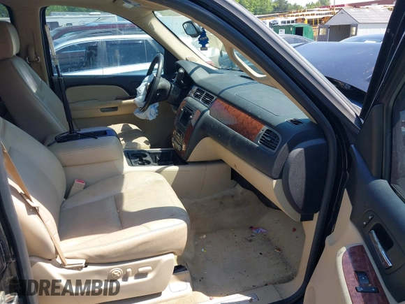 ✅ 2008 Chevrolet Suburban LTZ • VIN: 1GNFK16388J219300 • Лот: 45146653. Опубліковано раніше на IAAI з пробігом 176 704 миль. Безкоштовний доступ до архіву аукціонних продажів зі США та докладний звіт про історію автомобіля на DreamBid. Зображення 5.