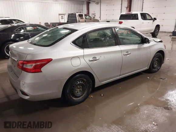 ✅ 2019 Nissan Sentra S • VIN: 3N1AB7AP8KY307964 • Lot: 44091571. Wystawiony na IAAI z przebiegiem 136 221 mil. Bezpłatny archiwum sprzedaży aukcyjnych z USA i szczegółowy raport historii pojazdu na DreamBid. Zdjęcie 4.