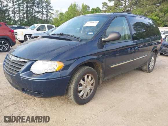✅ 2005 Chrysler Town & Country Touring • VIN: 2C4GP54L85R479258 • Lot: 44742827. Listed on IAAI with 97,347 mi. Free auction sales archive from the USA and detailed vehicle history report at DreamBid. Image 2.