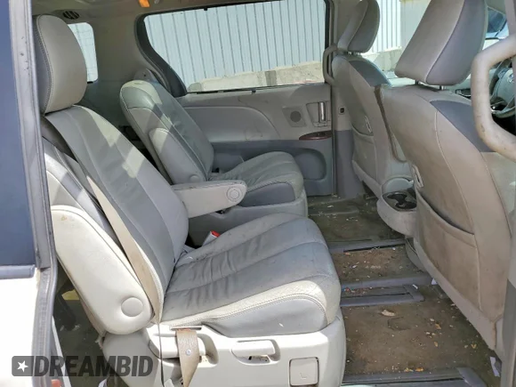 ✅ 2013 Toyota Sienna XLE • VIN: 5TDYK3DC1DS288469 • Lot: 49589046. Wystawiony na Copart z przebiegiem 194 146 mil. Bezpłatny archiwum sprzedaży aukcyjnych z USA i szczegółowy raport historii pojazdu na DreamBid. Zdjęcie 11.