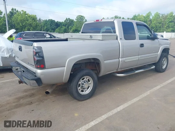 ✅ 2005 Chevrolet Silverado 2500HD Work Truck • VIN: 1GCHC29U05E209518 • Лот: 45205309. Опубликован ранее на IAAI с пробегом 130 915 миль. Бесплатный доступ к архиву аукционных продаж из США и подробный отчёт об истории автомобиля на DreamBid. Изображение 4.