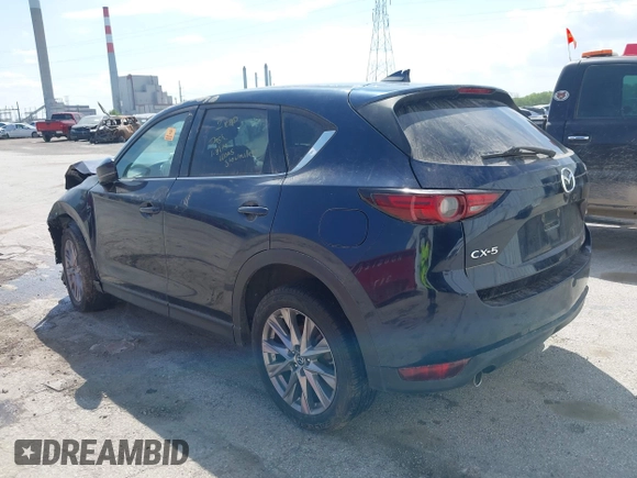 ✅ 2020 Mazda CX-5 Grand Touring • VIN: JM3KFADM7L1742010 • Lot: 40330342. Wystawiony na IAAI z przebiegiem Nie podano. Bezpłatny archiwum sprzedaży aukcyjnych z USA i szczegółowy raport historii pojazdu na DreamBid. Zdjęcie 3.