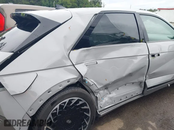 ✅ 2024 Hyundai Ioniq 5 Limited • VIN: KM8KRDDFXRU300179 • Lot: 43015583. Wystawiony na IAAI z przebiegiem 16 260 mil. Bezpłatny archiwum sprzedaży aukcyjnych z USA i szczegółowy raport historii pojazdu na DreamBid. Zdjęcie 6.