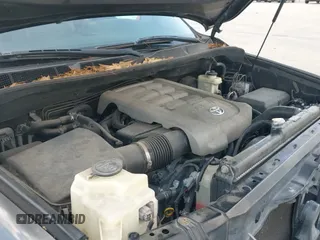 ✅ 2010 Toyota Sequoia SR5 • VIN: 5TDZM5G13AS002430 • Лот: 42128187. Опубликован ранее на IAAI с пробегом 230 817 миль. Бесплатный доступ к архиву аукционных продаж из США и подробный отчёт об истории автомобиля на DreamBid. Изображение 19.