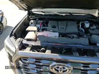 ✅ 2025 Toyota Tundra Platinum • VIN: 5TFNA5DB5SX245916 • Лот: 67322485. Опубликован ранее на Copart с пробегом 8 151 миль. Бесплатный доступ к архиву аукционных продаж из США и подробный отчёт об истории автомобиля на DreamBid. Изображение 13.