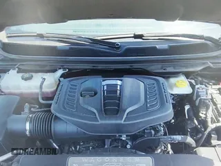 ✅ 2024 Jeep Wagoneer Series III • VIN: 1C4SJSDP8RS169144 • Lot: 42025902. Wystawiony na IAAI z przebiegiem 11 797 mil. Bezpłatny archiwum sprzedaży aukcyjnych z USA i szczegółowy raport historii pojazdu na DreamBid. Zdjęcie 17.