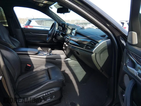 ✅ 2016 BMW X6 M • VIN: 5YMKW8C56G0R43685 • Lot: 44445972. Wystawiony na IAAI z przebiegiem 45 686 mil. Bezpłatny archiwum sprzedaży aukcyjnych z USA i szczegółowy raport historii pojazdu na DreamBid. Zdjęcie 5.
