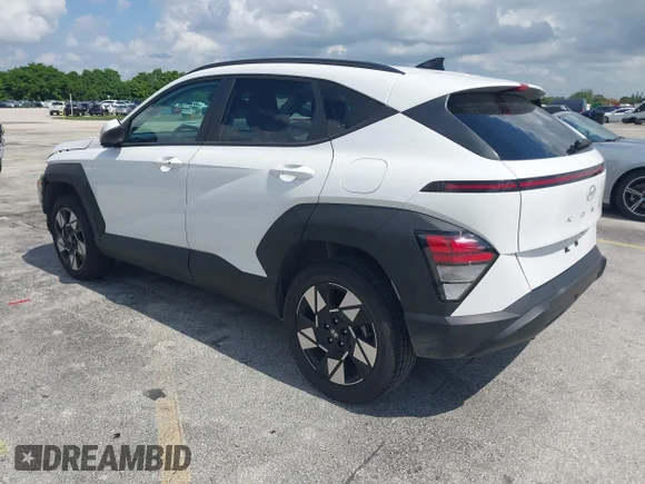 ✅ 2025 Hyundai Kona SEL • VIN: KM8HBCAB8SU337523 • Lot: 45414201. Wystawiony na IAAI z przebiegiem 21 962 mil. Bezpłatny archiwum sprzedaży aukcyjnych z USA i szczegółowy raport historii pojazdu na DreamBid. Zdjęcie 3.