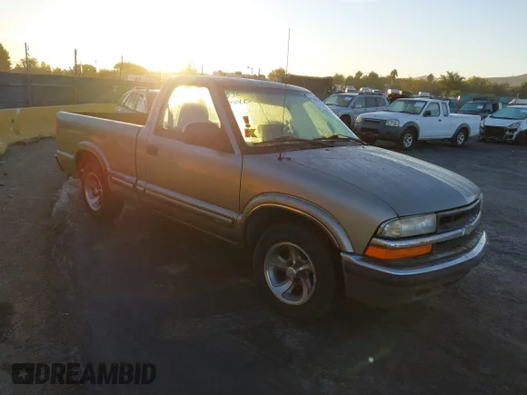 ✅ 2000 Chevrolet S-10 LS • VIN: 1GCCS14W0Y8190827 • Lot: 43554710. Wystawiony na IAAI z przebiegiem 176 435 mil. Bezpłatny archiwum sprzedaży aukcyjnych z USA i szczegółowy raport historii pojazdu na DreamBid. Zdjęcie 1.