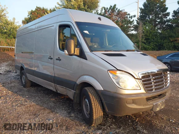 ✅ 2012 Freightliner Sprinter • VIN: WDYPE8CC6C5611053 • Lot: 43018037. Wystawiony na IAAI z przebiegiem 97 906 mil. Bezpłatny archiwum sprzedaży aukcyjnych z USA i szczegółowy raport historii pojazdu na DreamBid. Zdjęcie 1.