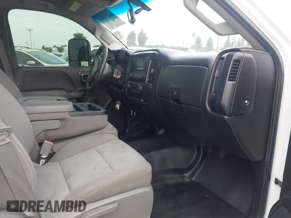 ✅ 2015 Chevrolet Silverado 2500HD Work Truck • VIN: 1GB0CUEGXFZ519876 • Lot: 44892963. Wystawiony na IAAI z przebiegiem 207 539 mil. Bezpłatny archiwum sprzedaży aukcyjnych z USA i szczegółowy raport historii pojazdu na DreamBid. Zdjęcie 5.