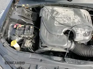 ✅ 2019 Chrysler 300 S • VIN: 2C3CCAGG8KH698471 • Lot: 93768685. Wystawiony na Copart z przebiegiem 114 320 mil. Bezpłatny archiwum sprzedaży aukcyjnych z USA i szczegółowy raport historii pojazdu na DreamBid. Zdjęcie 14.