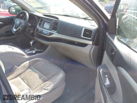 ✅ 2015 Toyota Highlander LE • VIN: 5TDBKRFH3FS212191 • Лот: 45313283. Опубликован ранее на IAAI с пробегом 178 560 миль. Бесплатный доступ к архиву аукционных продаж из США и подробный отчёт об истории автомобиля на DreamBid. Изображение 5.