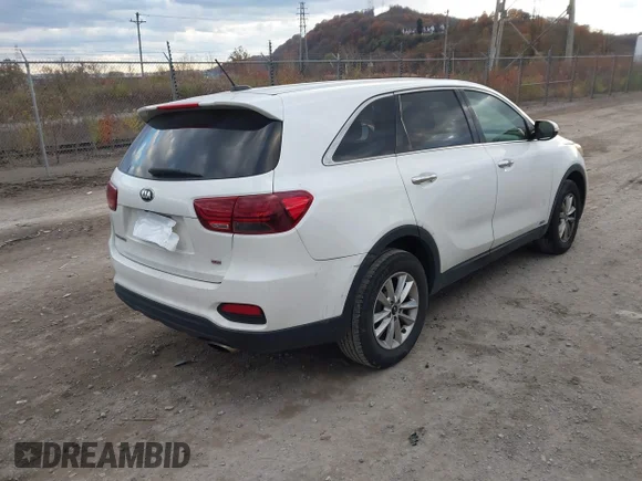✅ 2019 Kia Sorento LX • VIN: 5XYPGDA35KG574925 • Lot: 43687942. Wystawiony na IAAI z przebiegiem 109 681 mil. Bezpłatny archiwum sprzedaży aukcyjnych z USA i szczegółowy raport historii pojazdu na DreamBid. Zdjęcie 4.